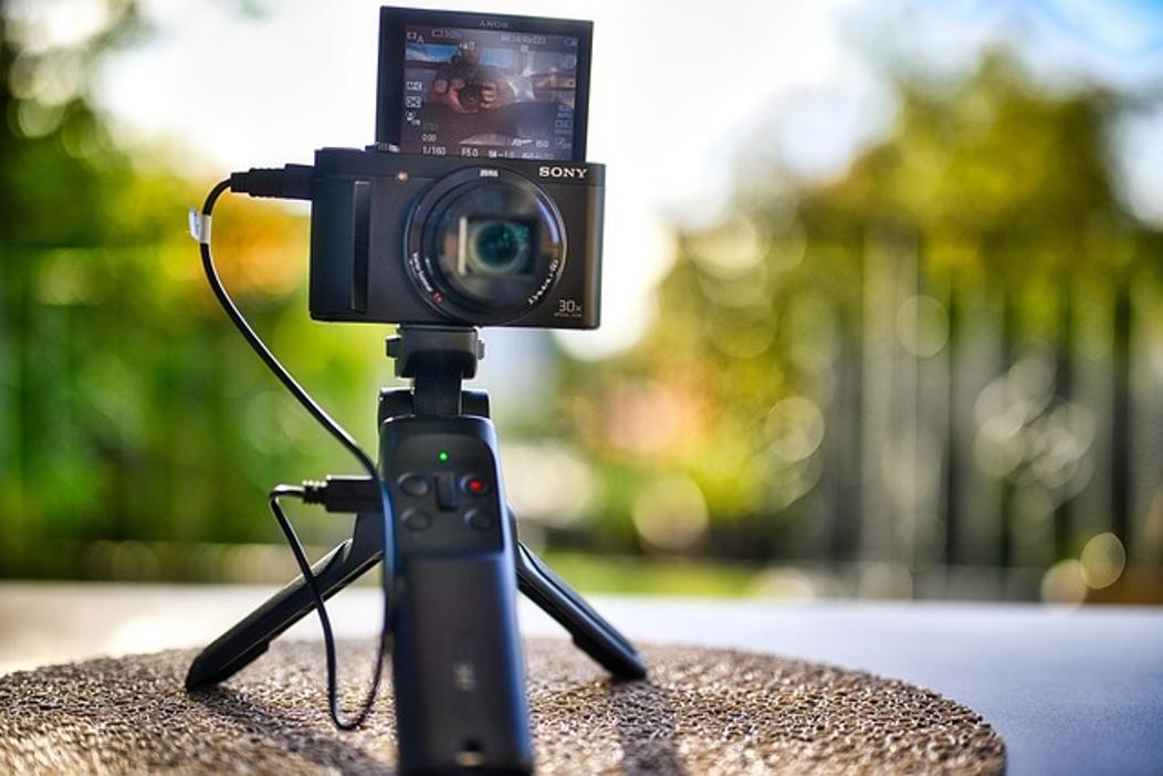 Comment monter votre appareil photo Sony sur un trépied – Un guide complet (2024)